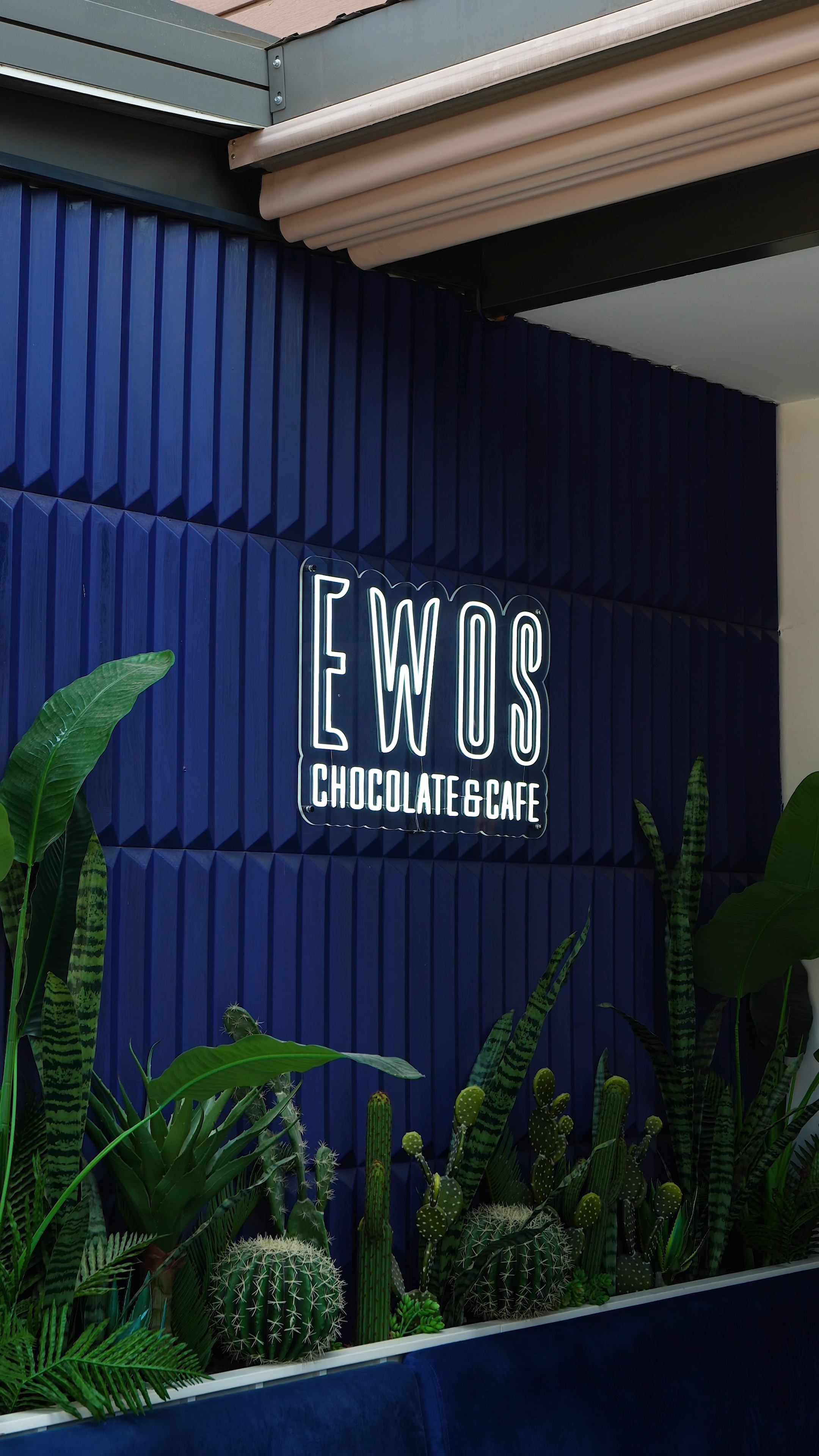 Ewos Chocolate Altınşehir kafe vitrin